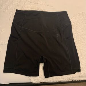 Gym shark pocket shorts